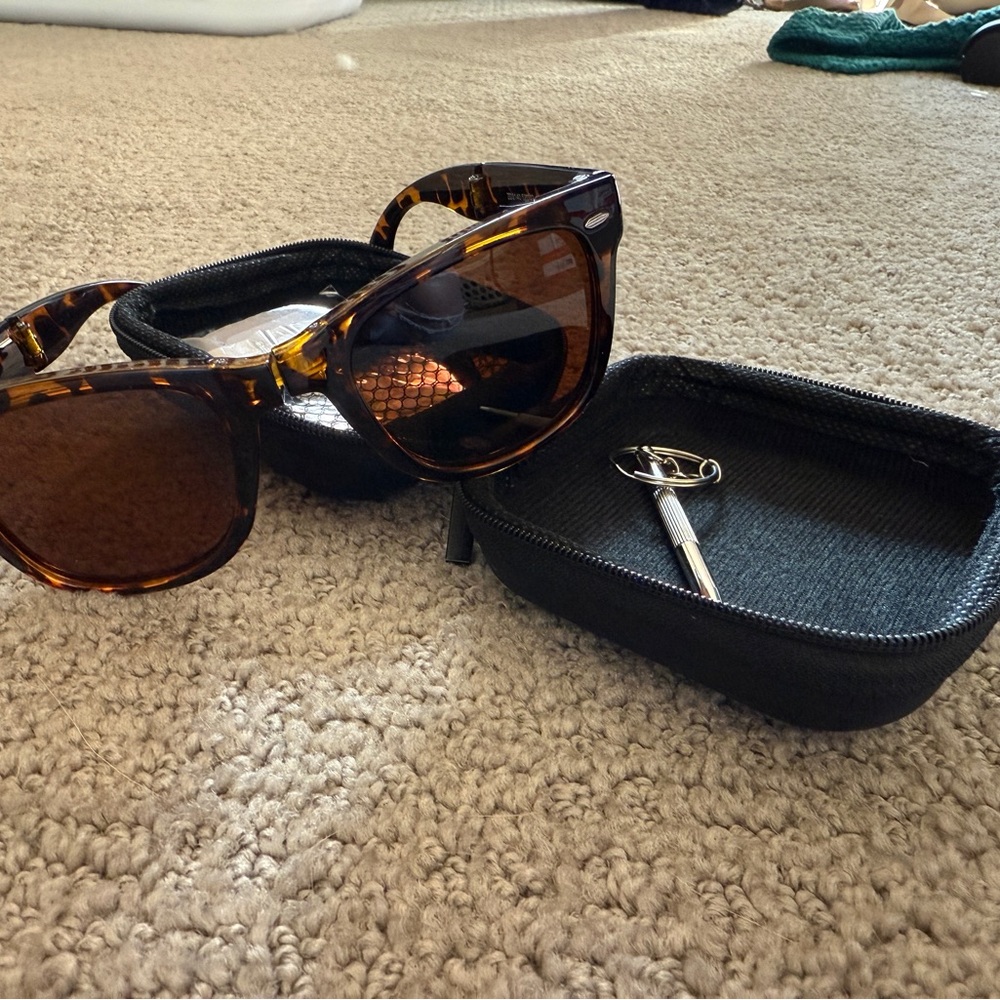 Stylish Tortoiseshell Sunglasses with Case